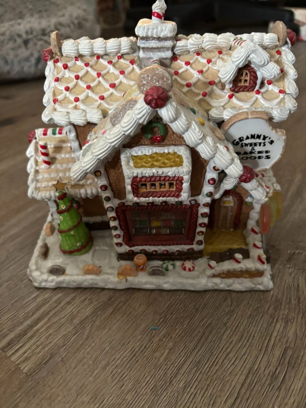 Lemax Sugar N Spice Grannys Sweets & Baked Goods Christmas light up village
